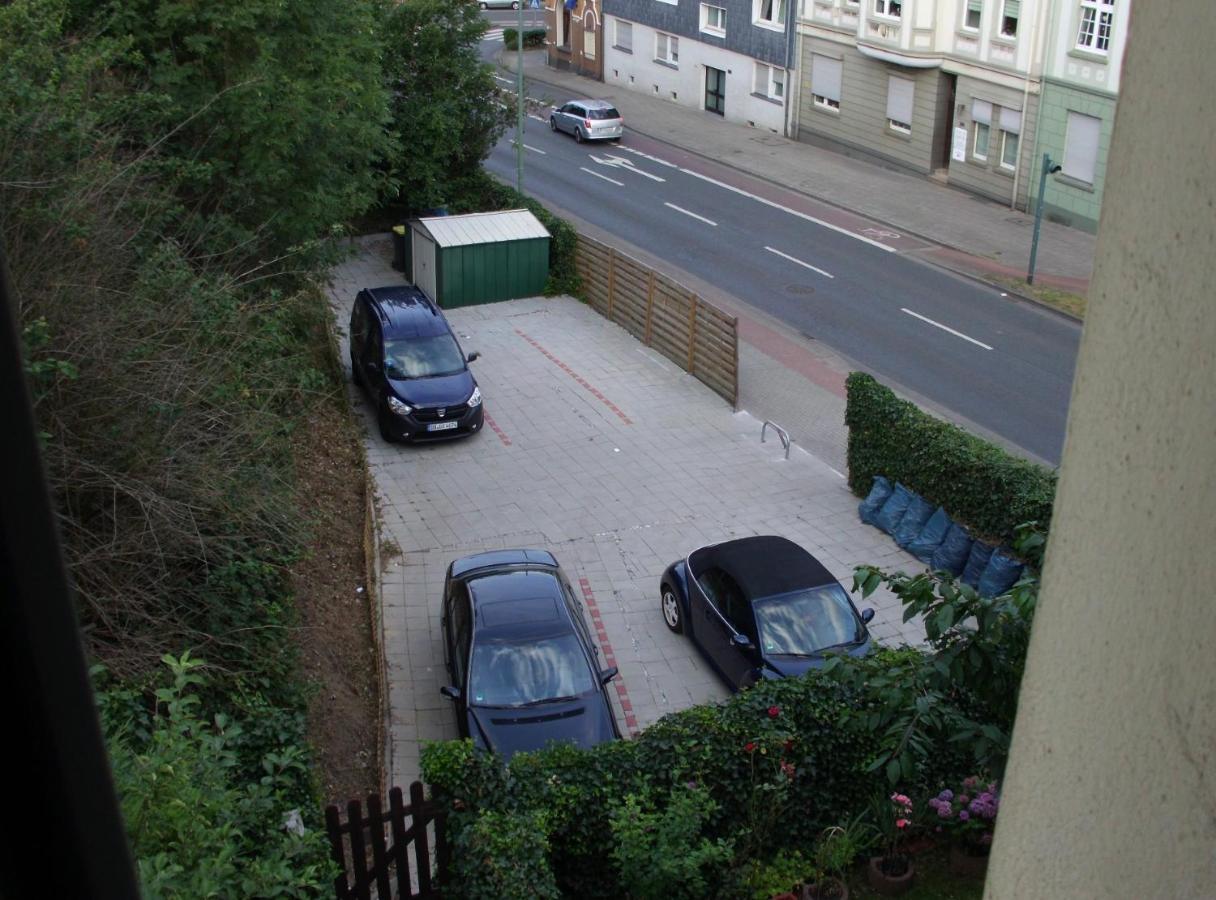Schoenes Doppelbettzimmer Im Untergeschoss Inkl Parkplatz Nach Verfuegbarkeit Есен Екстериор снимка