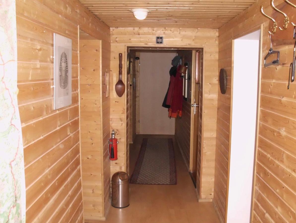 Schoenes Doppelbettzimmer Im Untergeschoss Inkl Parkplatz Nach Verfuegbarkeit Есен Екстериор снимка