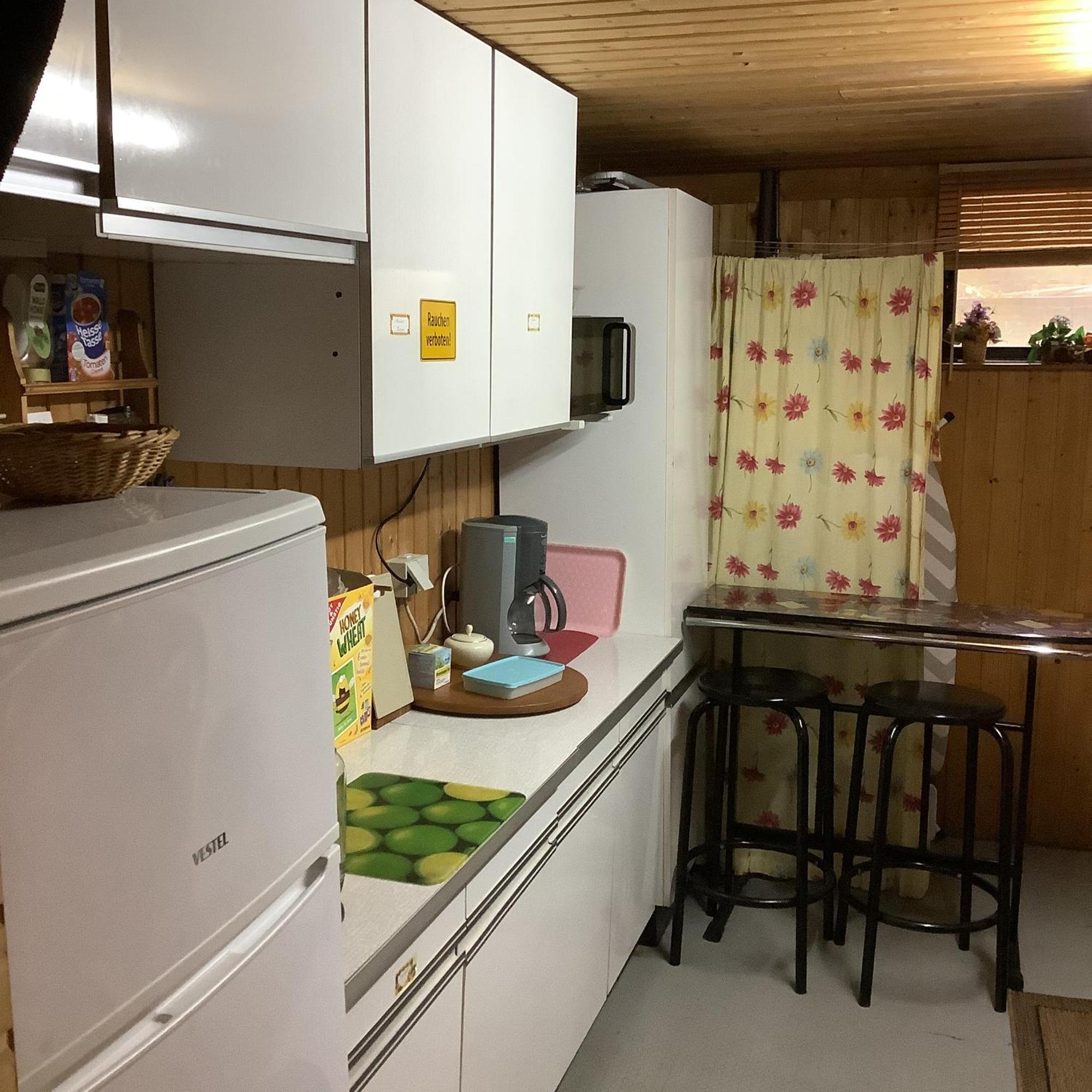Schoenes Doppelbettzimmer Im Untergeschoss Inkl Parkplatz Nach Verfuegbarkeit Есен Екстериор снимка