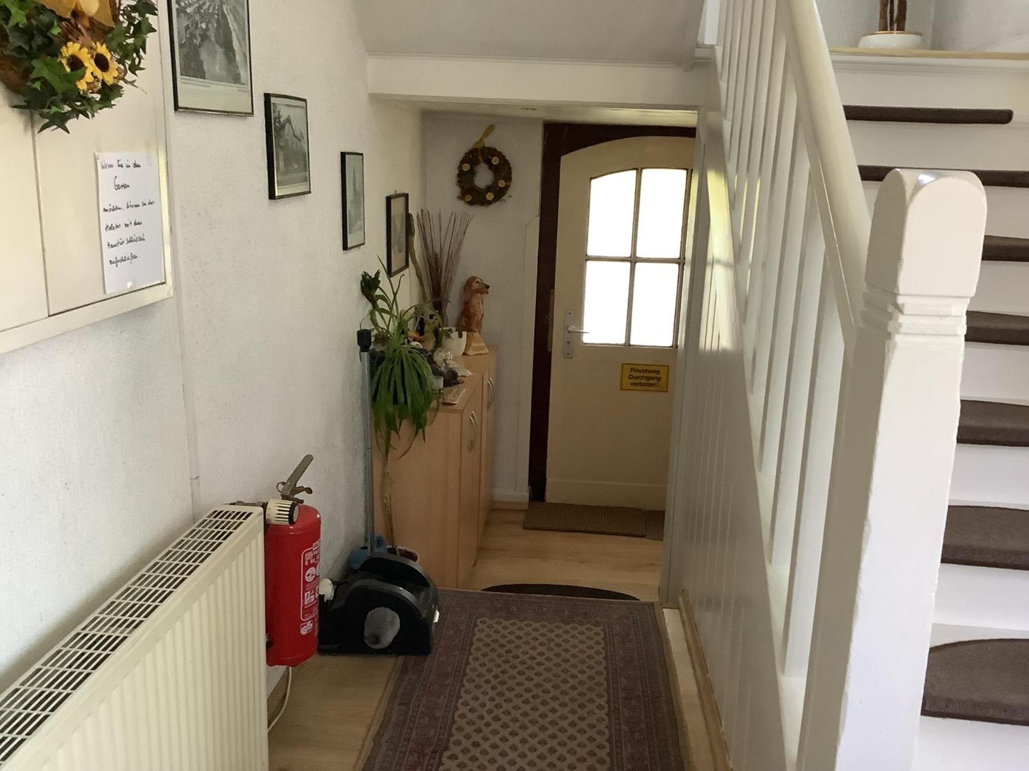Schoenes Doppelbettzimmer Im Untergeschoss Inkl Parkplatz Nach Verfuegbarkeit Есен Екстериор снимка